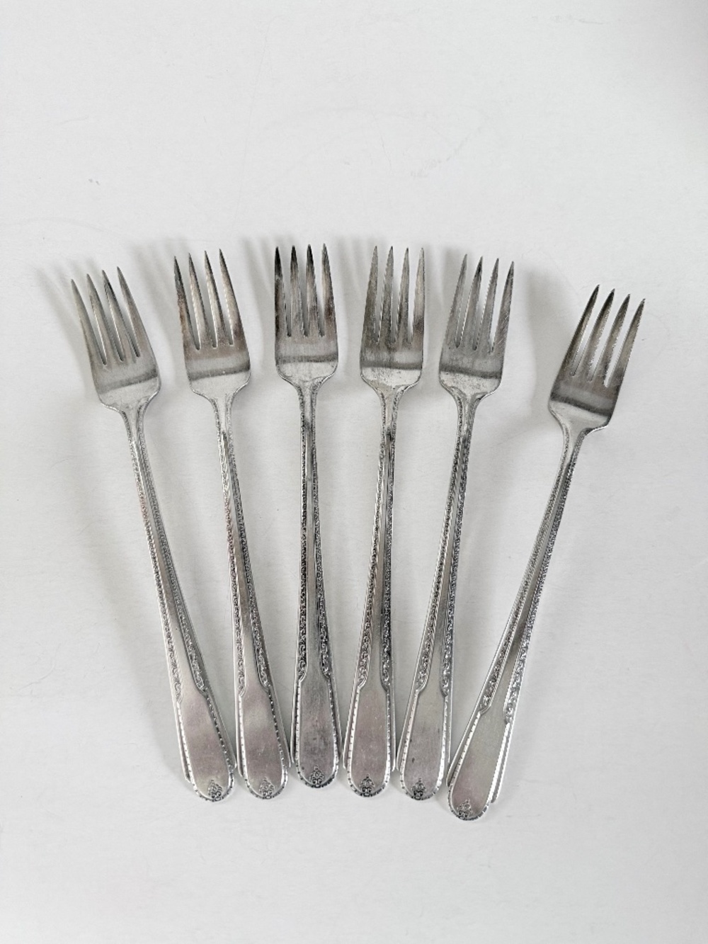 VINTAGE SILVERPLATE DINNER FORKS SET OF 6